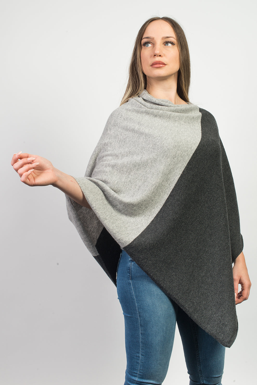 Two-tone 100% cashmere poncho, colour Anthracite-Grey, view 2 | Dalle Piane Cashmere