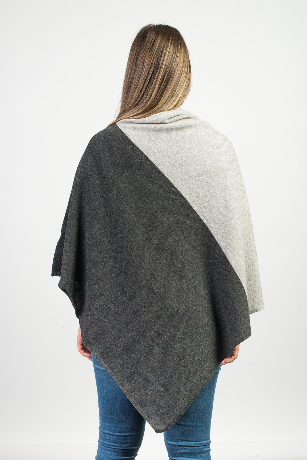 Two-tone 100% cashmere poncho, colour Anthracite-Grey, view 3 | Dalle Piane Cashmere