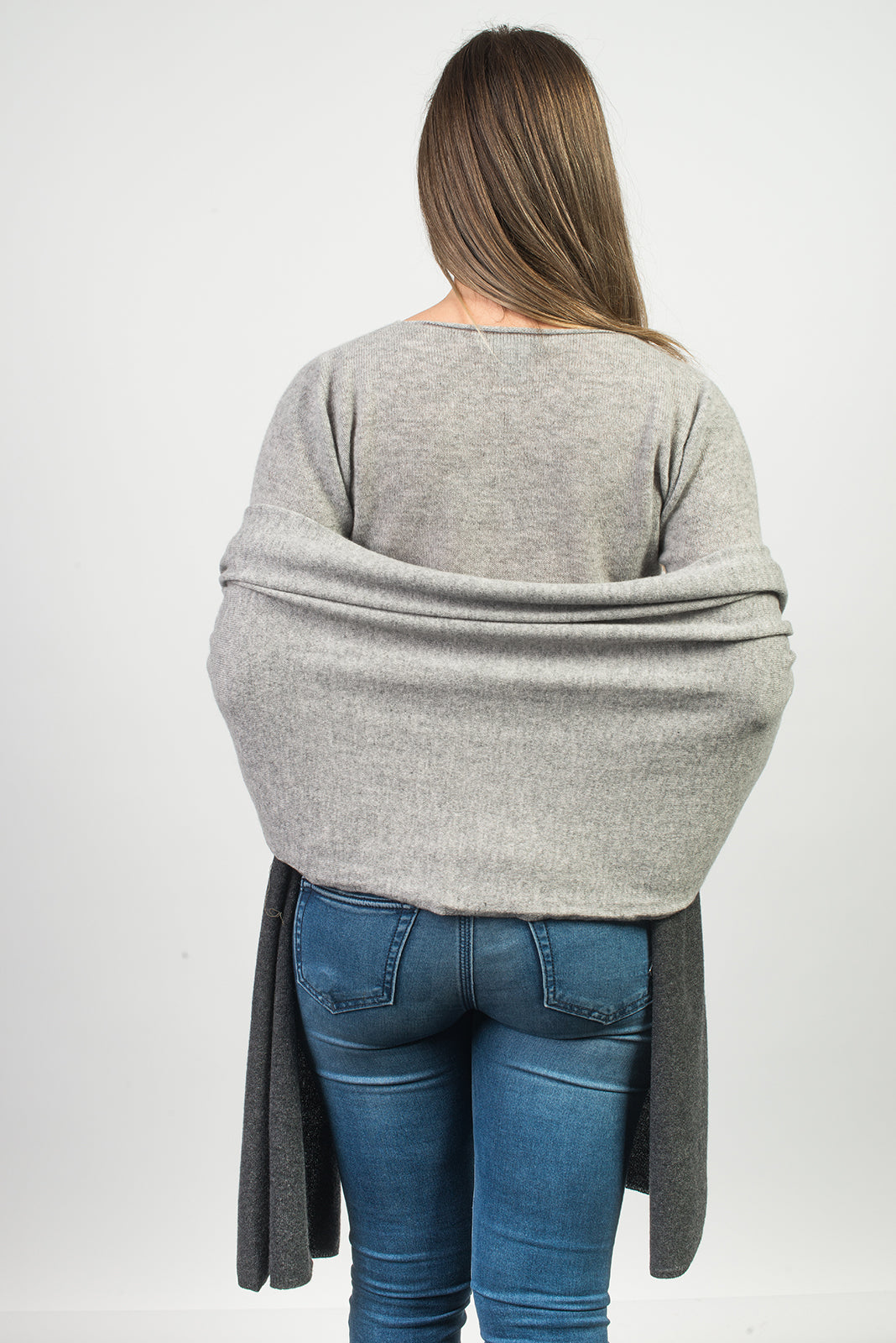 Women's two-tone 100% cashmere wrap, colour Anthracite-Grey, view 3 | Dalle Piane Cashmere