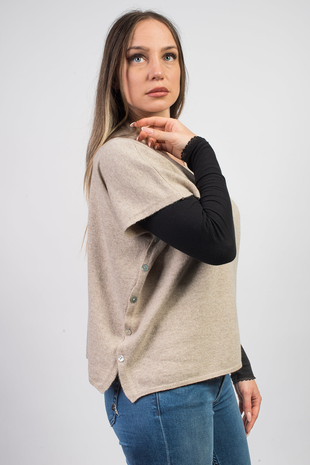 Women's cashmere blend crewneck with side buttons, colour Beige, view 3 | Dalle Piane Cashmere