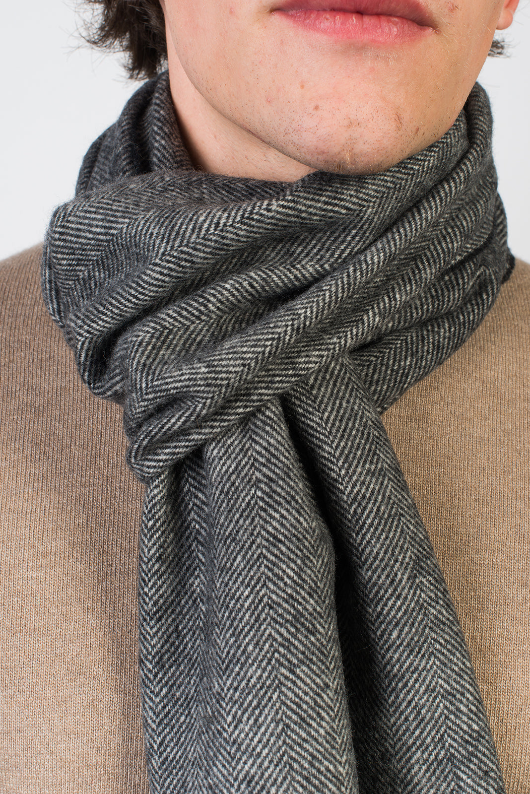 Herringbone wool and cashmere scarf, colour Black, view 4 | Dalle Piane Cashmere