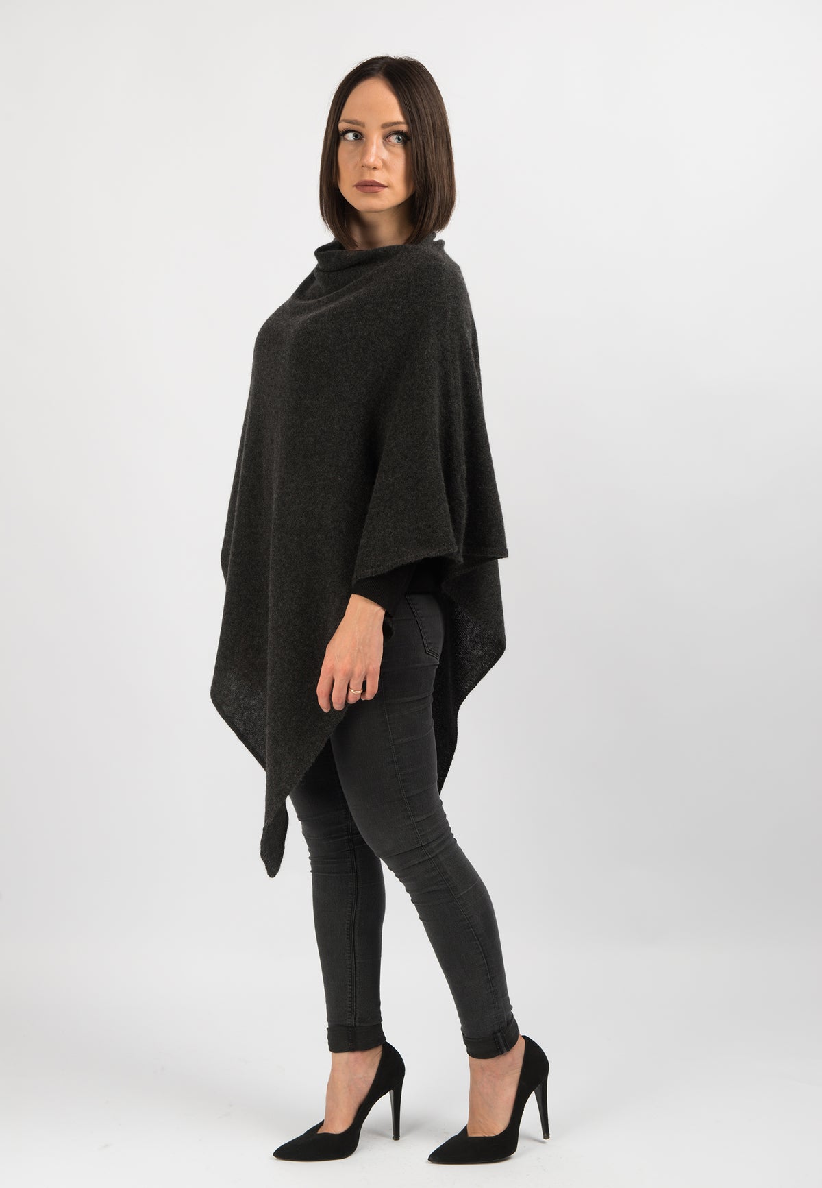 100% cashmere poncho, colour Anthracite, view 2 | Dalle Piane Cashmere