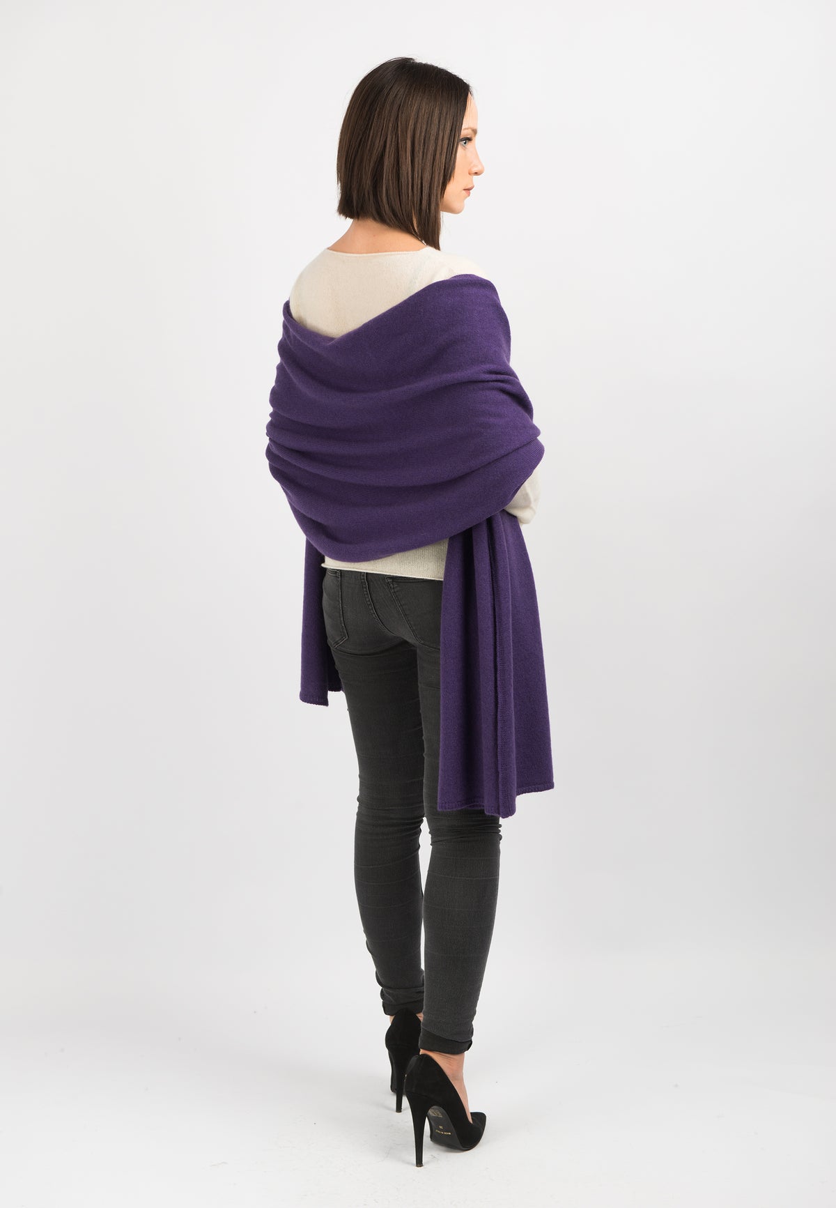 Women's 100% cashmere wrap, colour Purple, view 3 | Dalle Piane Cashmere