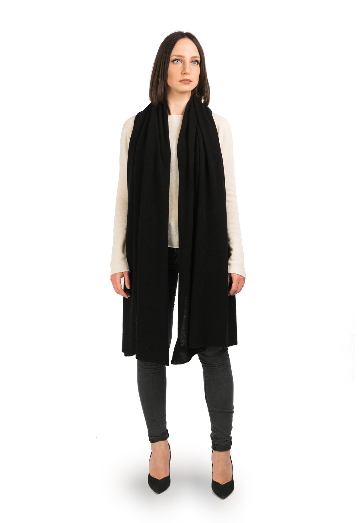 Women's 100% cashmere wrap, colour Black, view 2 | Dalle Piane Cashmere