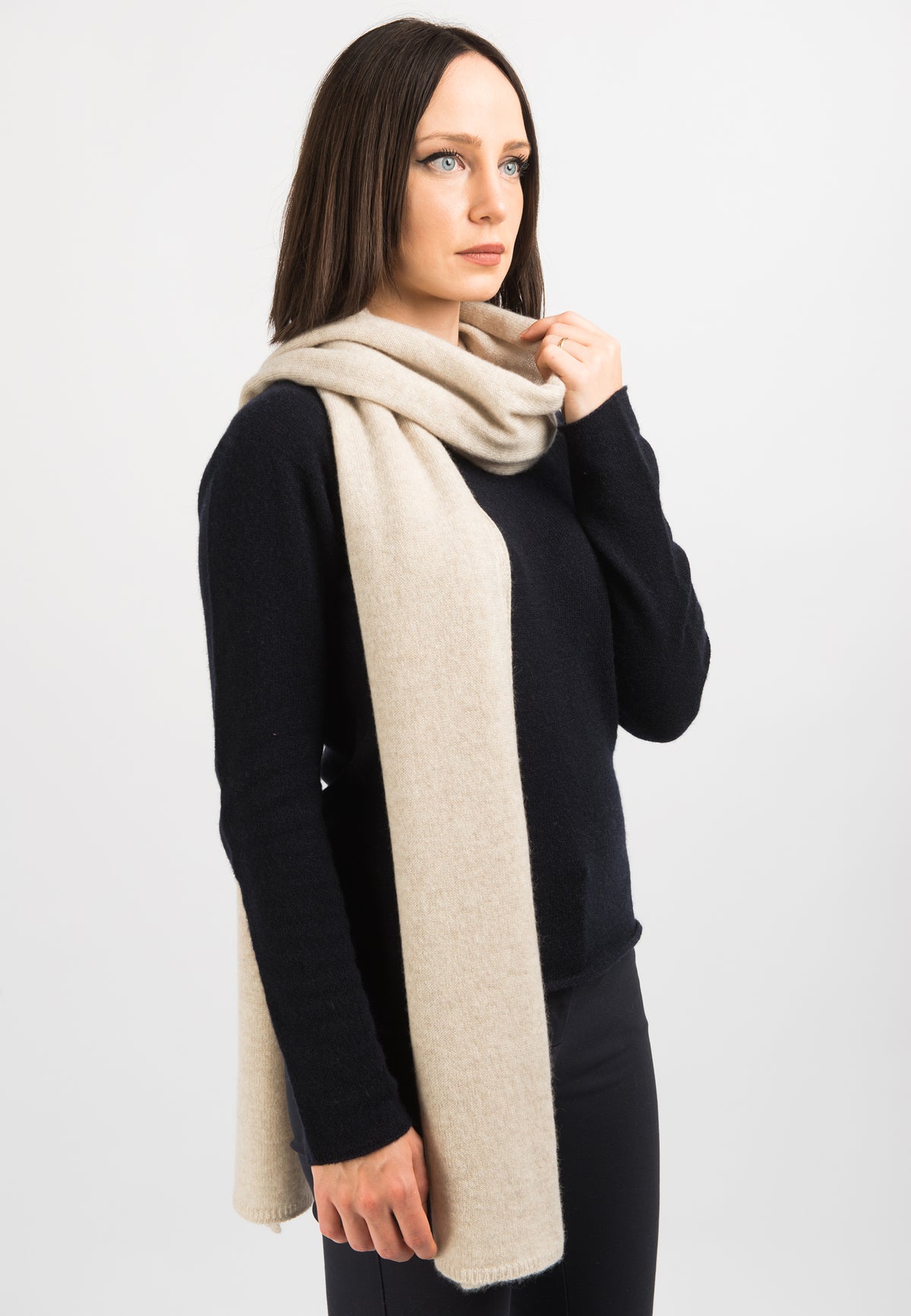 Women's wide 100% cashmere scarf, colour Beige, view 2 | Dalle Piane Cashmere