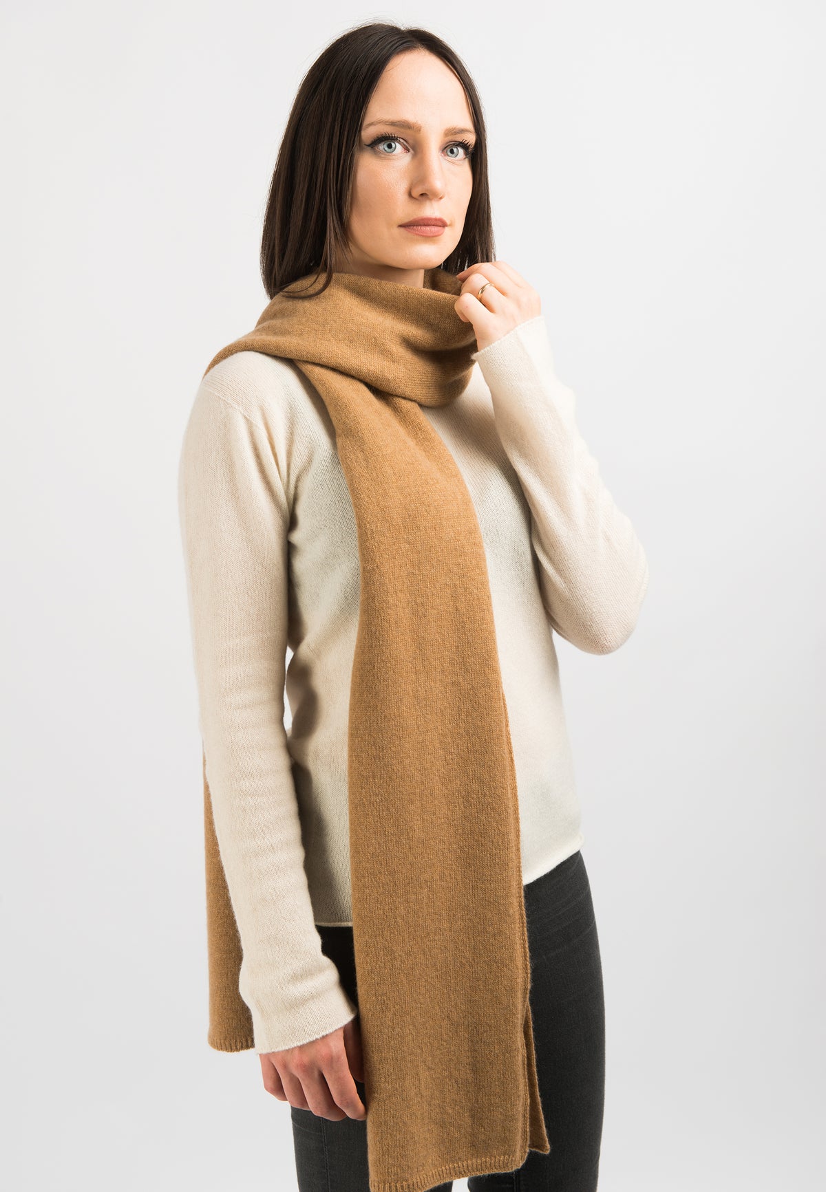Women's wide 100% cashmere scarf, colour Camel, view 4 | Dalle Piane Cashmere
