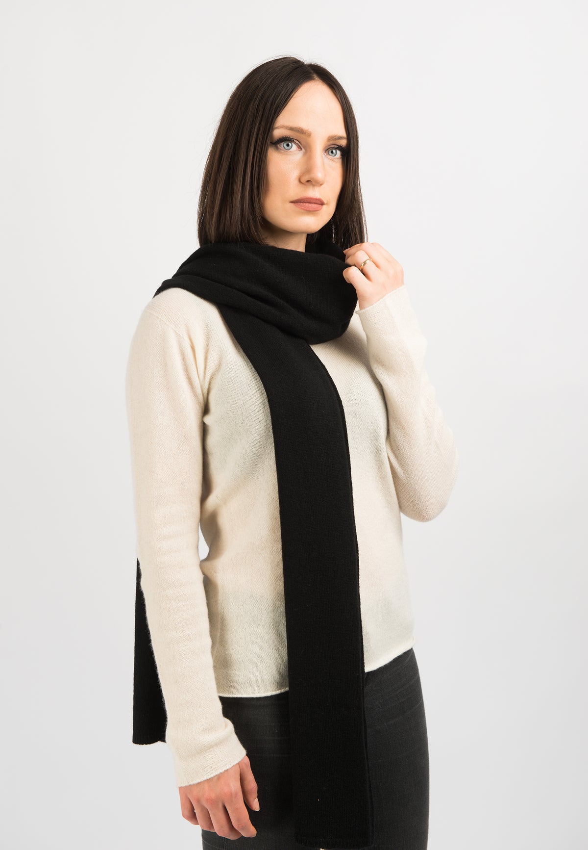 Women's wide 100% cashmere scarf, colour Black, view 3 | Dalle Piane Cashmere