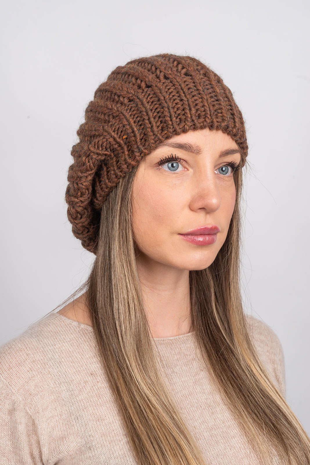 Women's fisherman's rib beanie, colour Moka, view 2 | Dalle Piane Cashmere