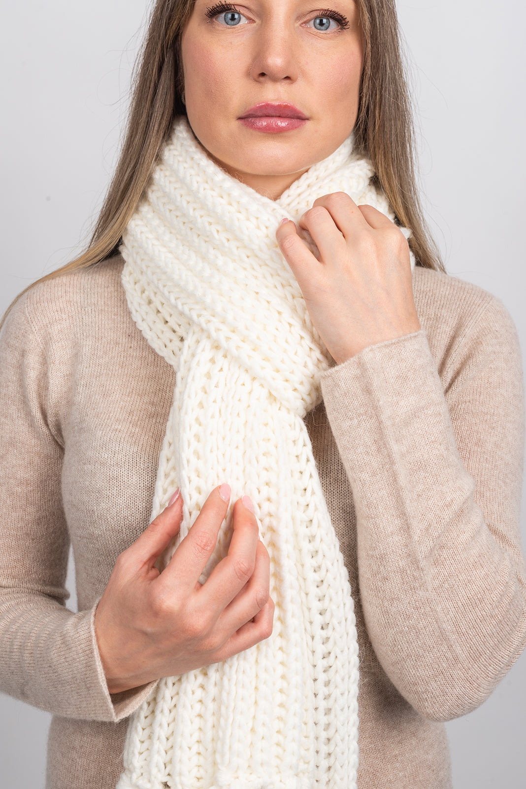 Fisherman's rib scarf with fringe, colour White, view 3 | Dalle Piane Cashmere
