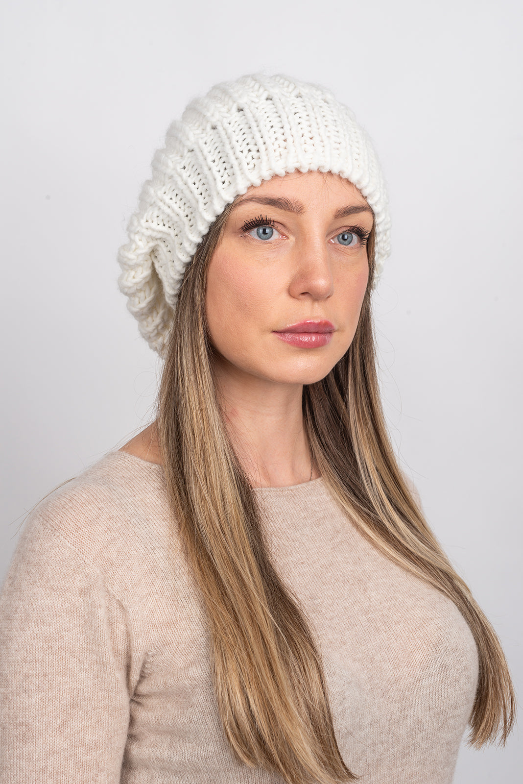Women's fisherman's rib beanie, colour White, view 2 | Dalle Piane Cashmere