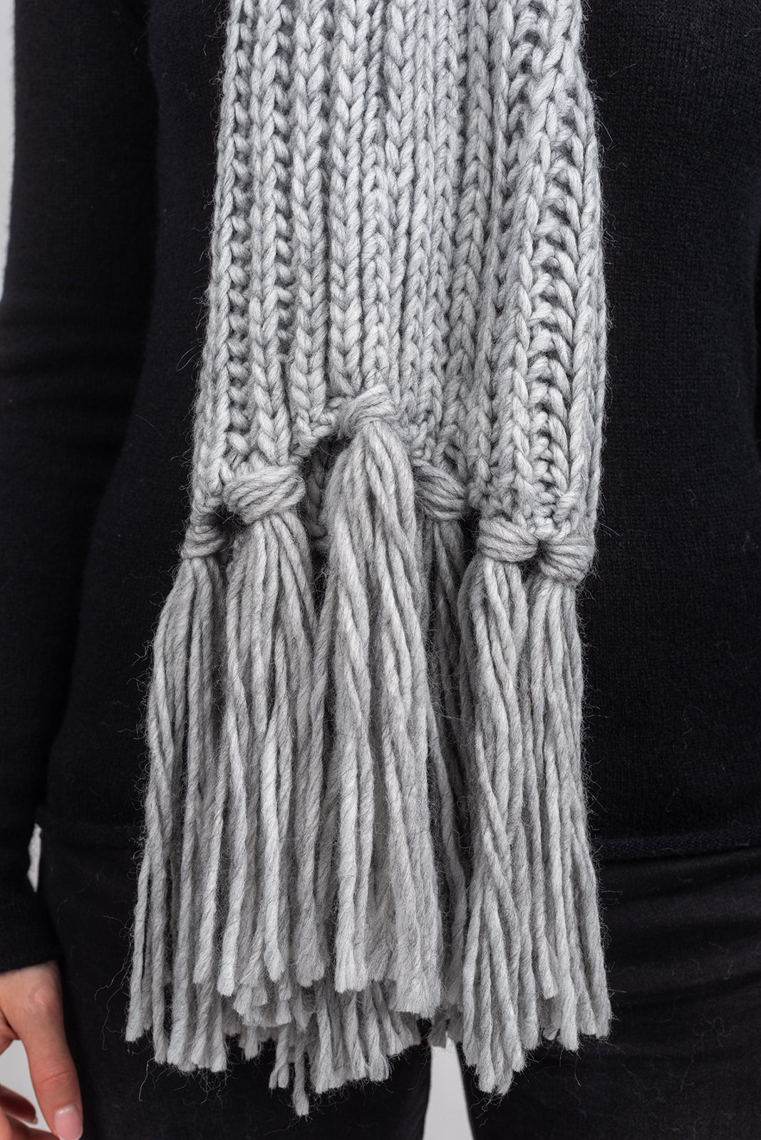 Fisherman's rib scarf with fringe, colour Grey, view 4 | Dalle Piane Cashmere