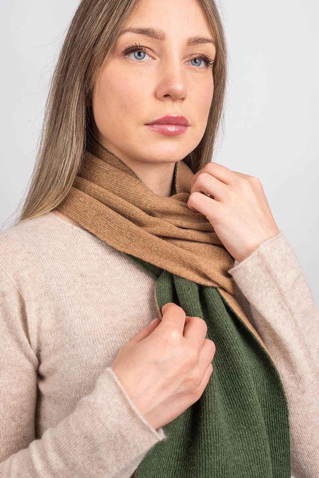 Women's reversible cashmere blend neck warmer, colour Olive-Camel, view 2 | Dalle Piane Cashmere