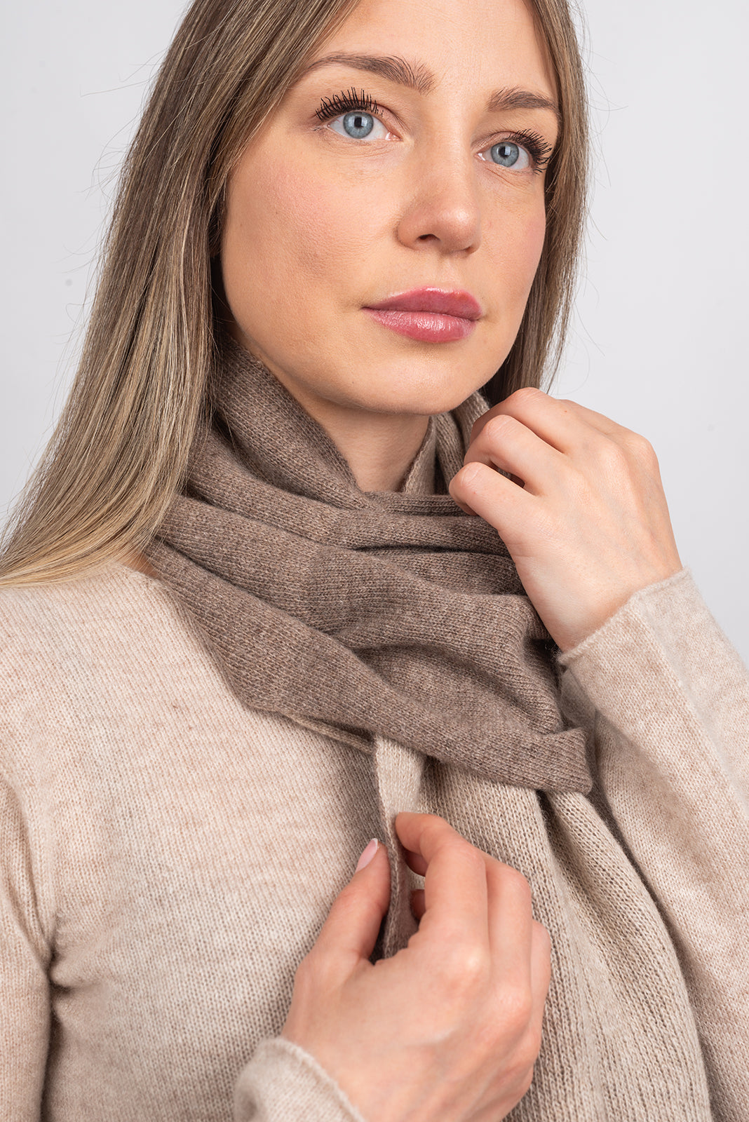 Women's reversible cashmere blend neck warmer, colour Beige-Mink, view 2 | Dalle Piane Cashmere