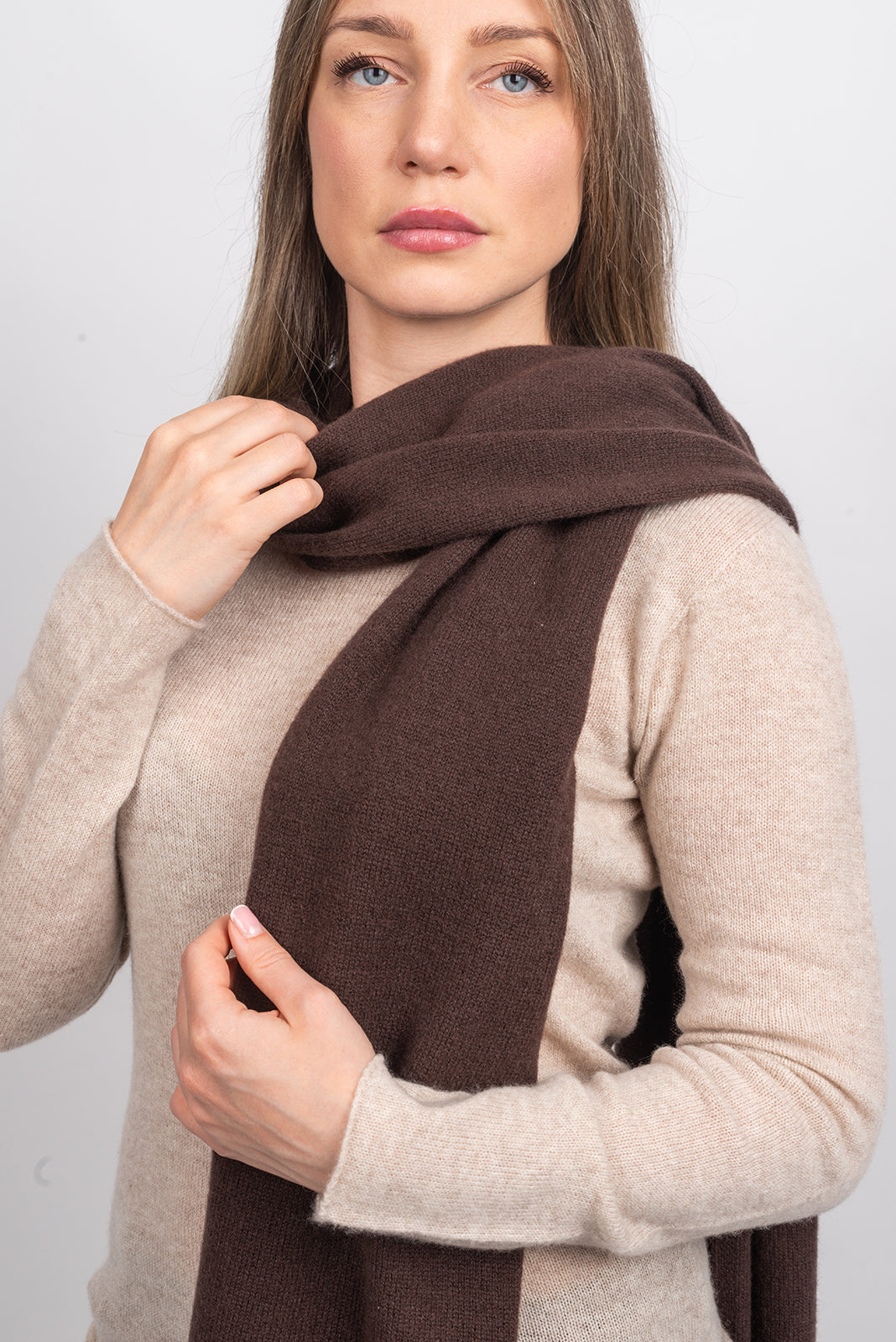 Women's wide 100% cashmere scarf, colour Brown, view 4 | Dalle Piane Cashmere