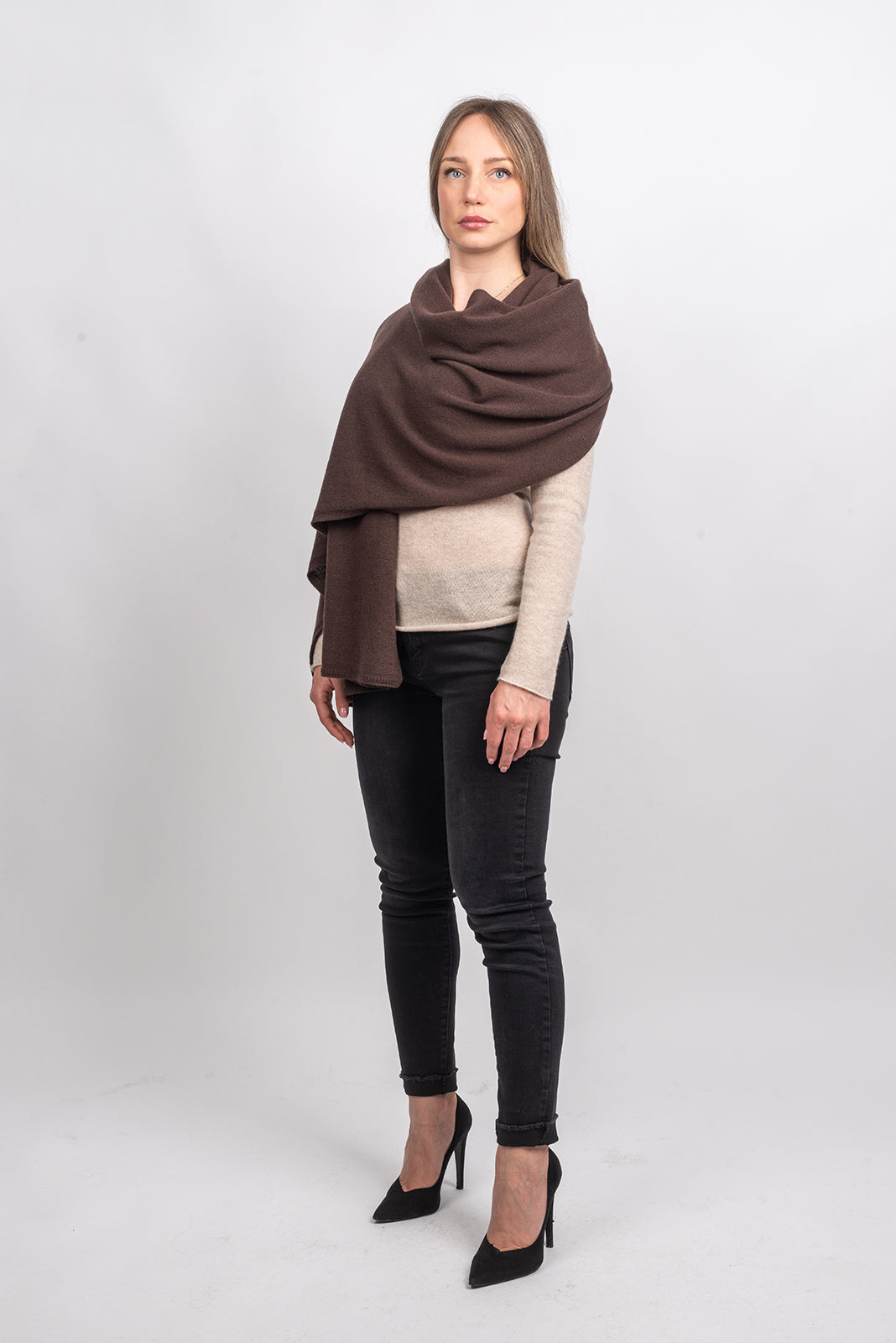 Women's 100% cashmere wrap, colour Brown, view 2 | Dalle Piane Cashmere