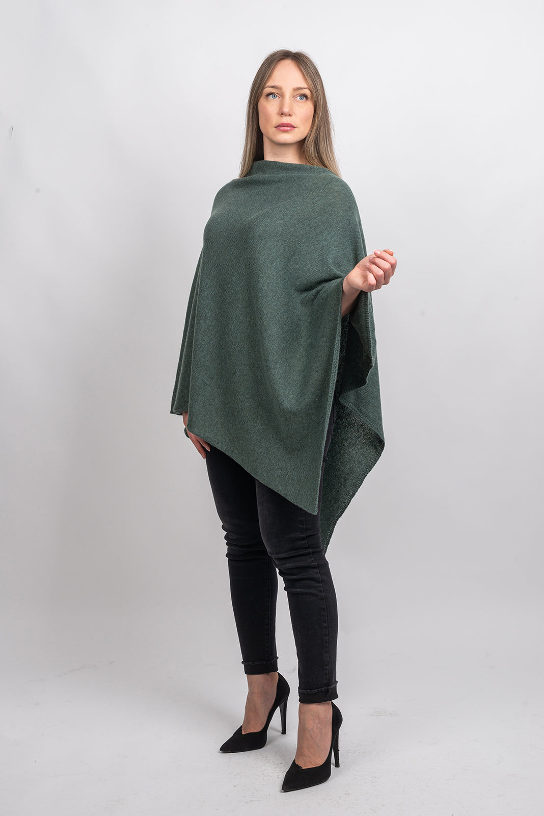 100% cashmere poncho, colour Sage Green, view 2 | Dalle Piane Cashmere