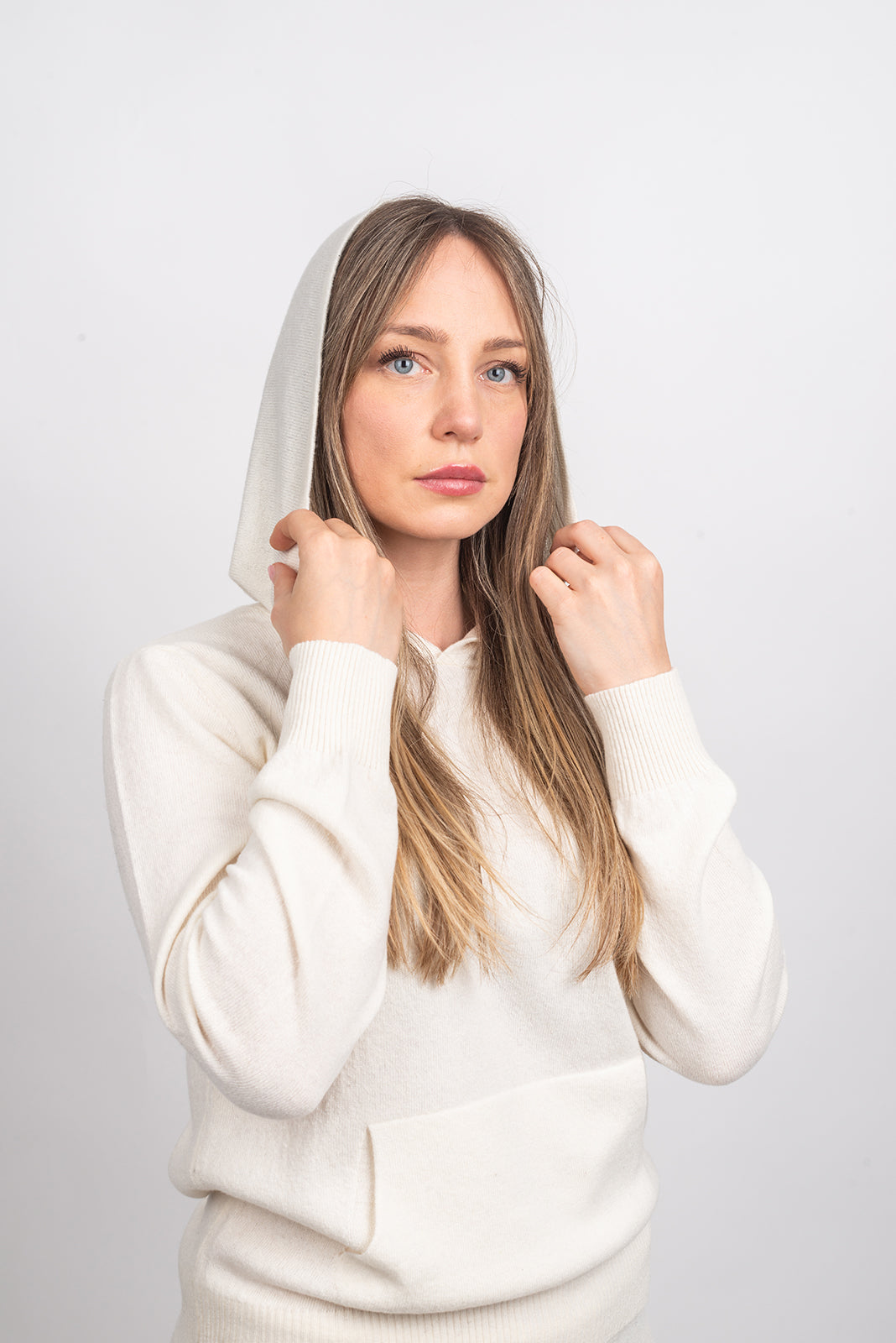 Women's hooded cashmere blend sweatshirt, colour White, view 5 | Dalle Piane Cashmere