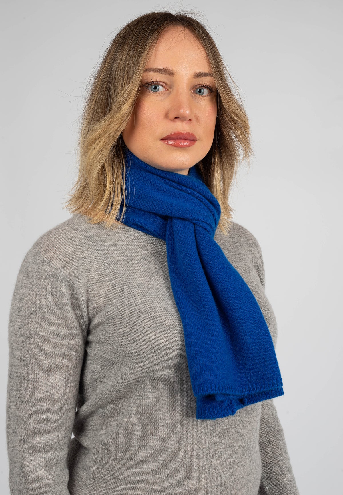 Unisex 100% cashmere scarf, colour Electric Blue, view 2 | Dalle Piane Cashmere