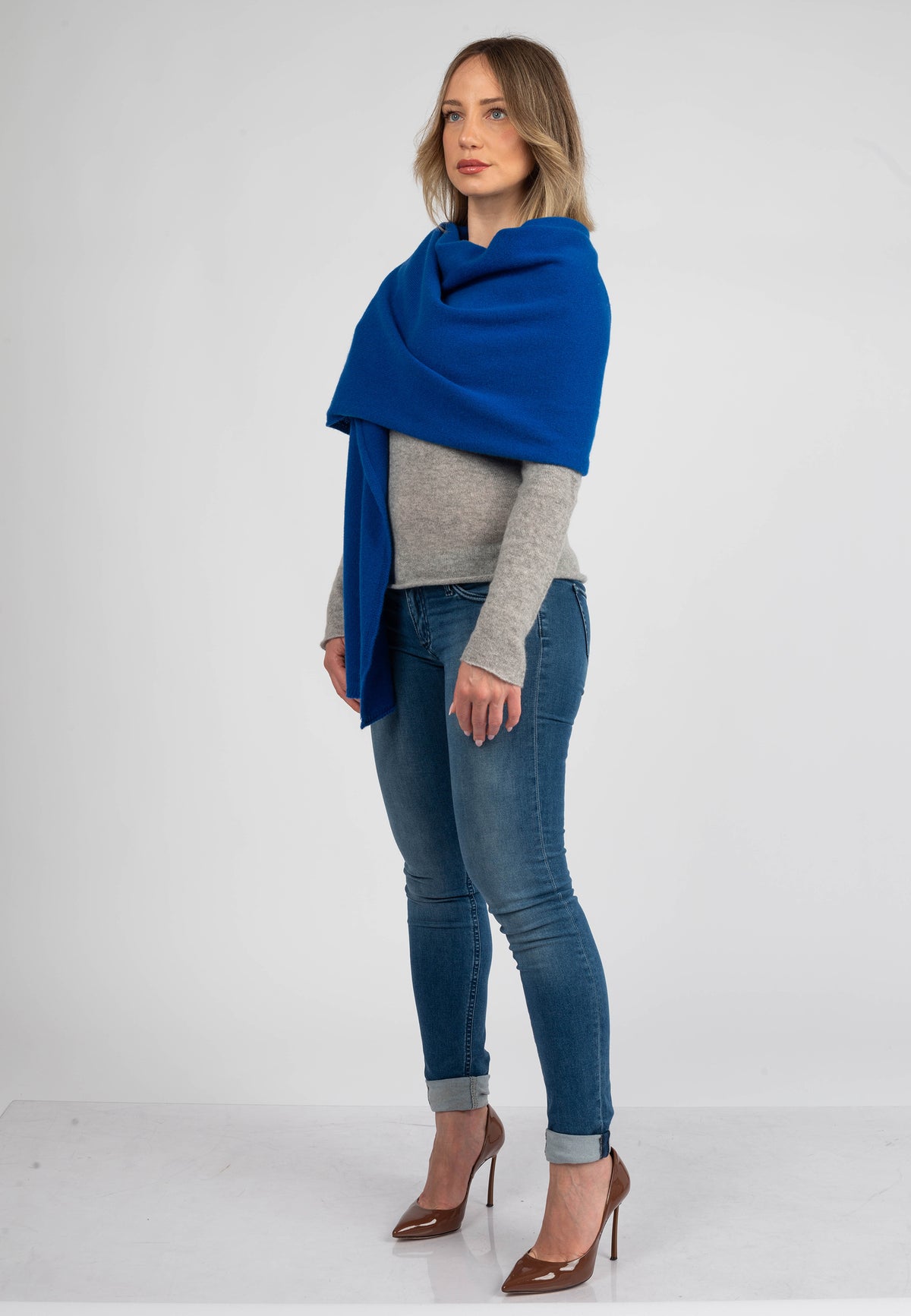 Women's 100% cashmere wrap, colour Electric Blue, view 2 | Dalle Piane Cashmere