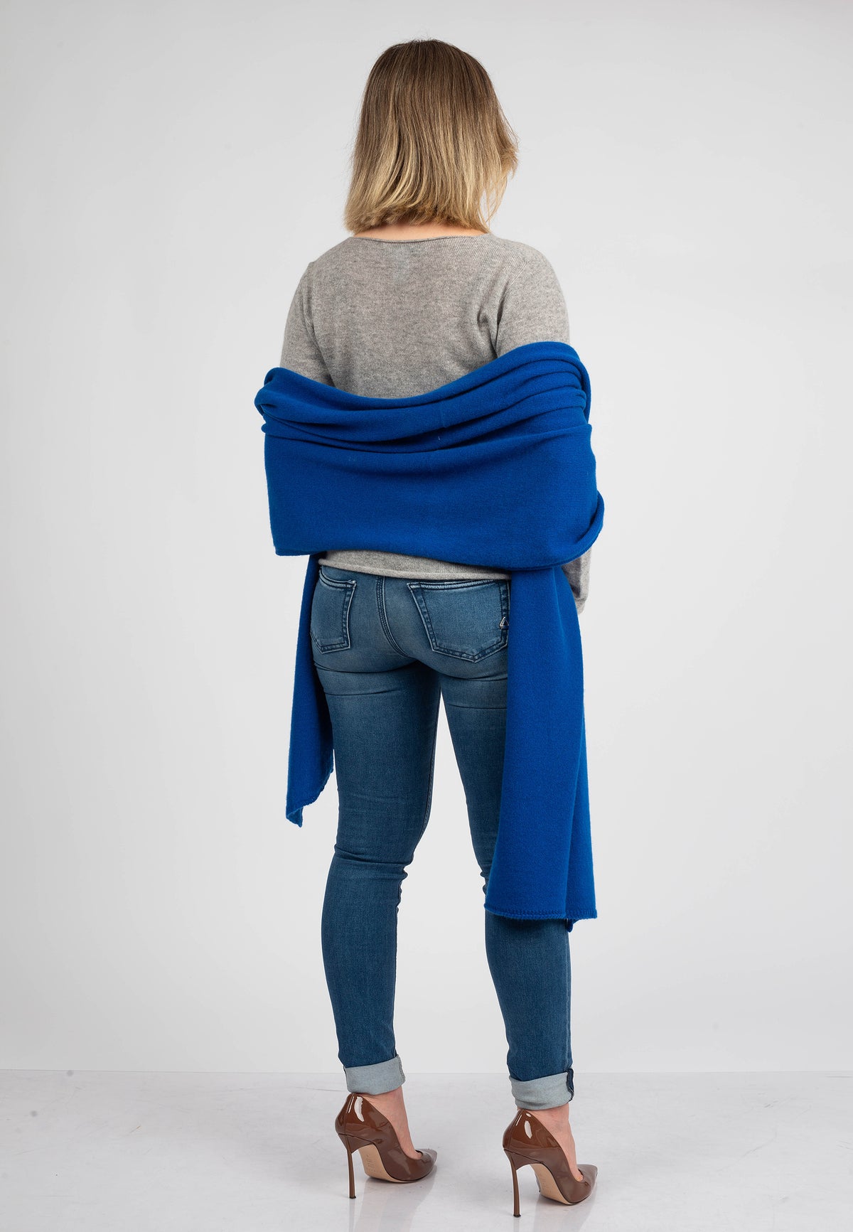 Women's 100% cashmere wrap, colour Electric Blue, view 4 | Dalle Piane Cashmere
