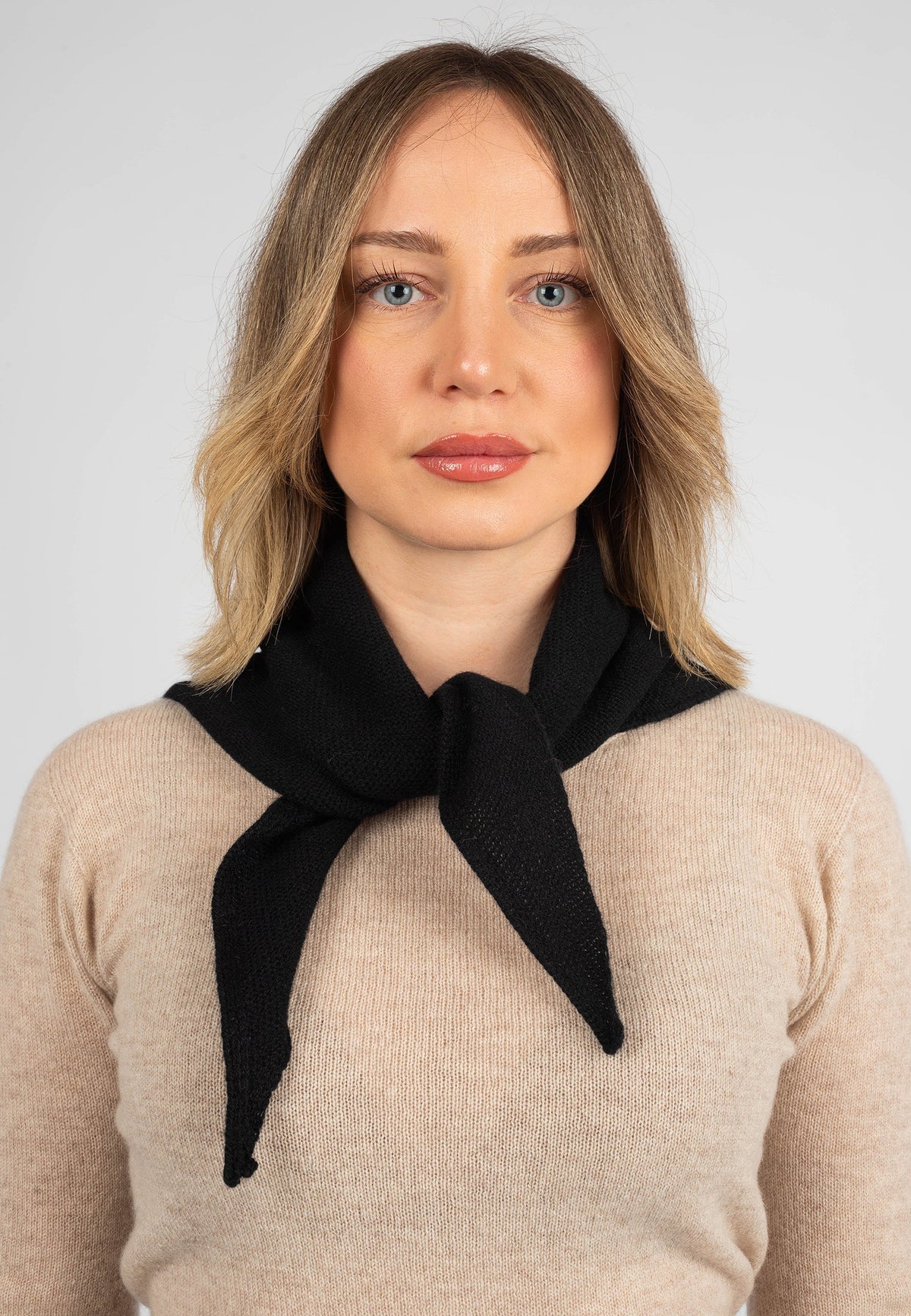 Women's 100% cashmere triangle scarf, colour Black, view 3 | Dalle Piane Cashmere