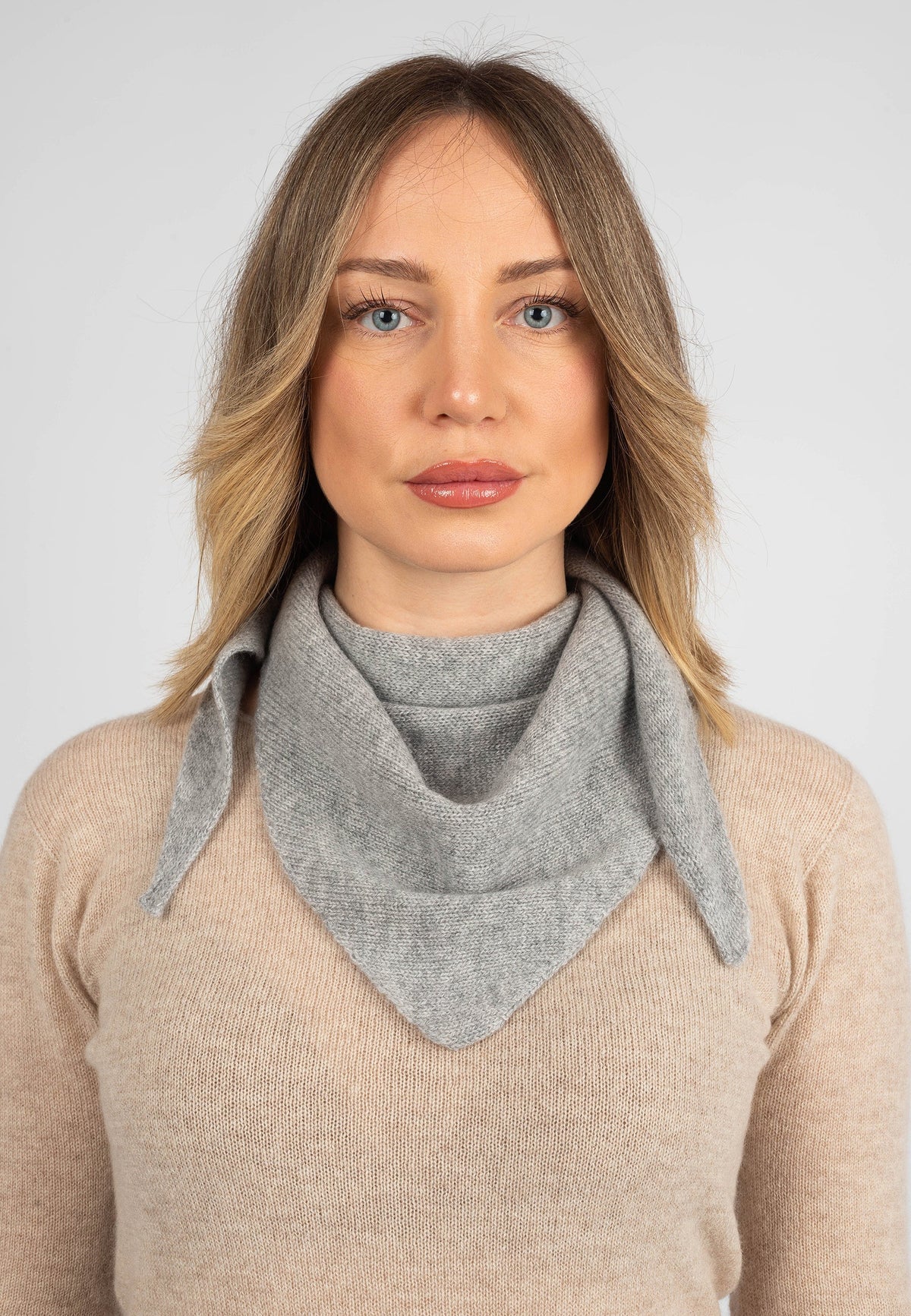 Women's 100% cashmere triangle scarf, colour Grey | Dalle Piane Cashmere