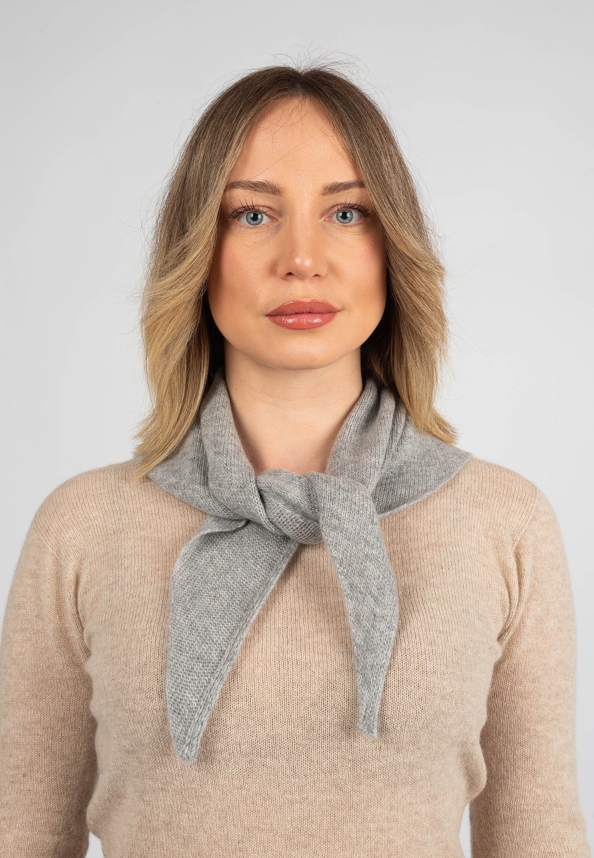 Women's 100% cashmere triangle scarf, colour Grey, view 3 | Dalle Piane Cashmere