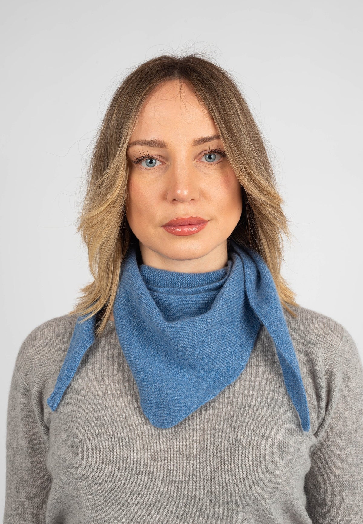 Women's 100% cashmere triangle scarf, colour Light Blue | Dalle Piane Cashmere