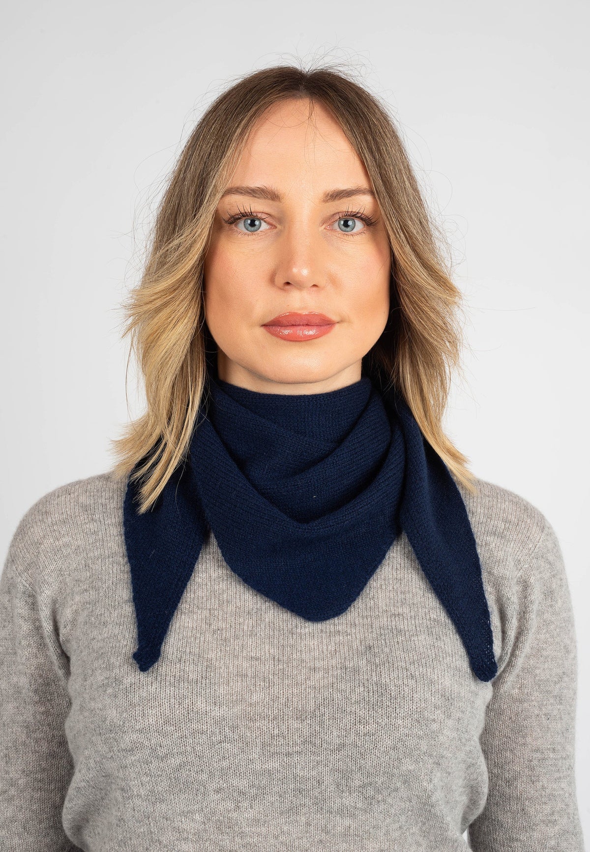 Women's 100% cashmere triangle scarf, colour Blue | Dalle Piane Cashmere