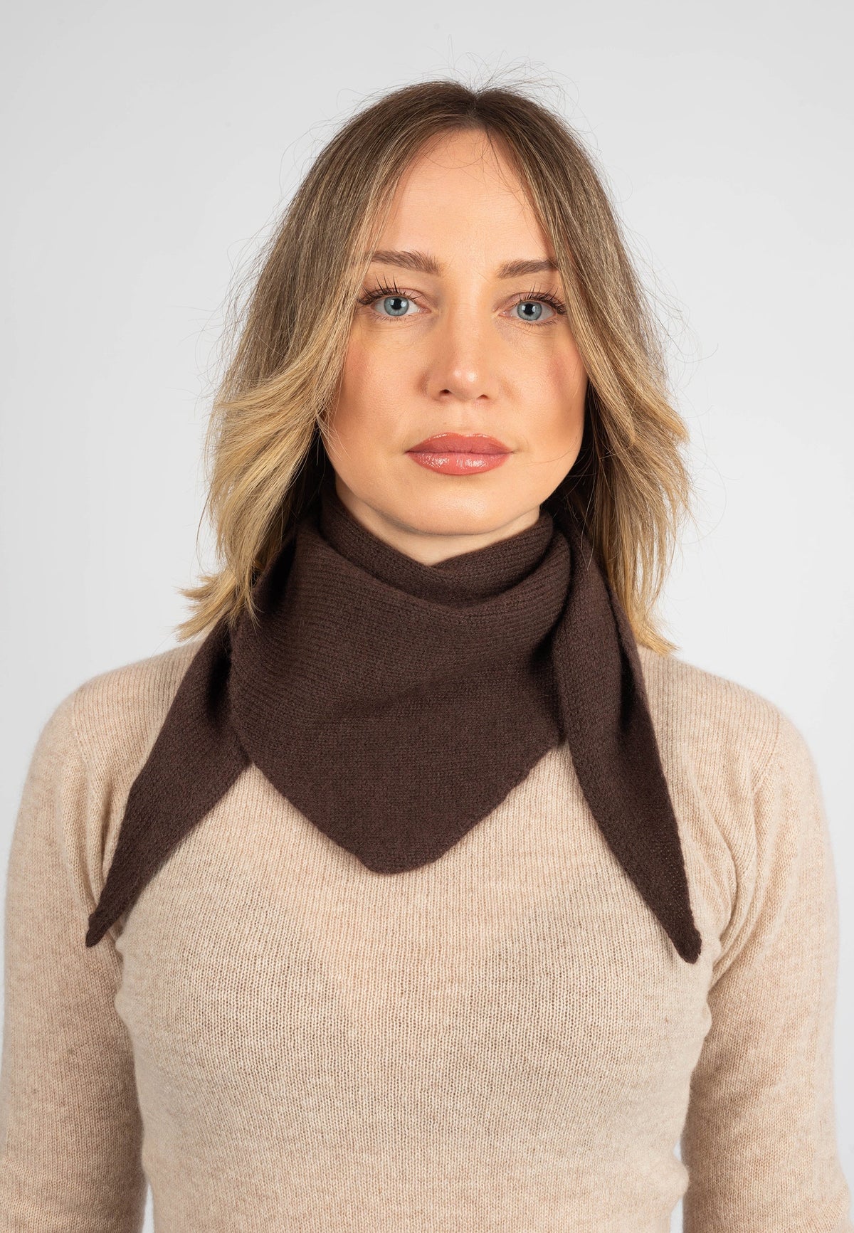 Women's 100% cashmere triangle scarf, colour Brown | Dalle Piane Cashmere