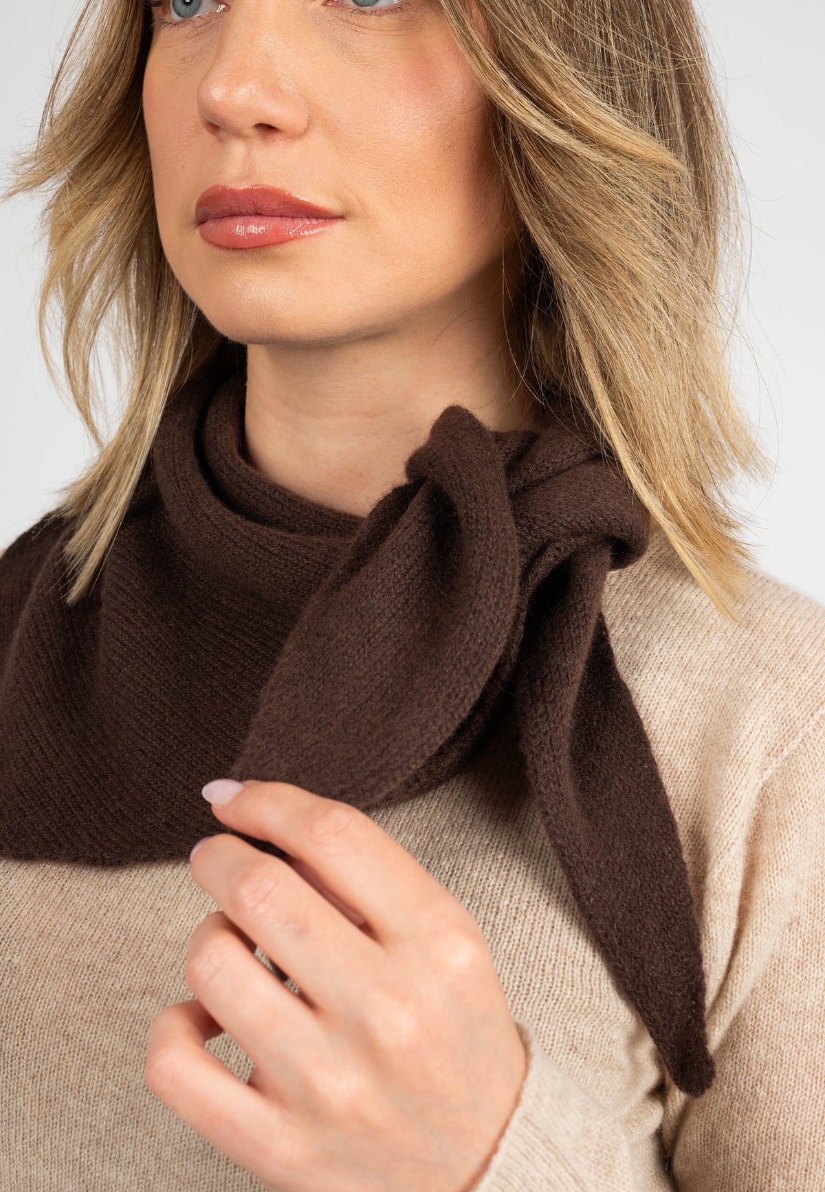 Women's 100% cashmere triangle scarf, colour Brown, view 4 | Dalle Piane Cashmere
