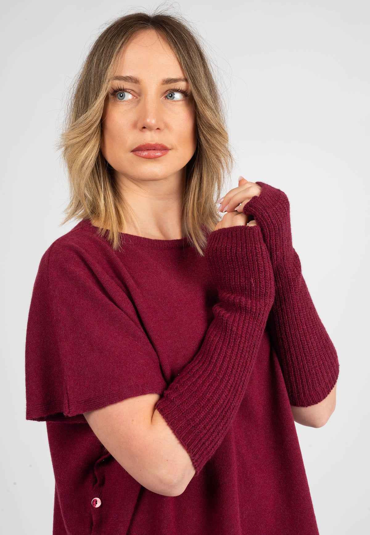 Women's cashmere blend arm warmers, colour Bordeaux, view 3 | Dalle Piane Cashmere