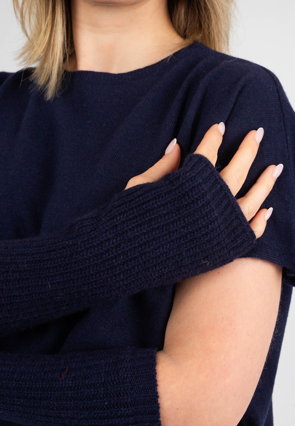 Women's cashmere blend arm warmers, colour Blue, view 5 | Dalle Piane Cashmere