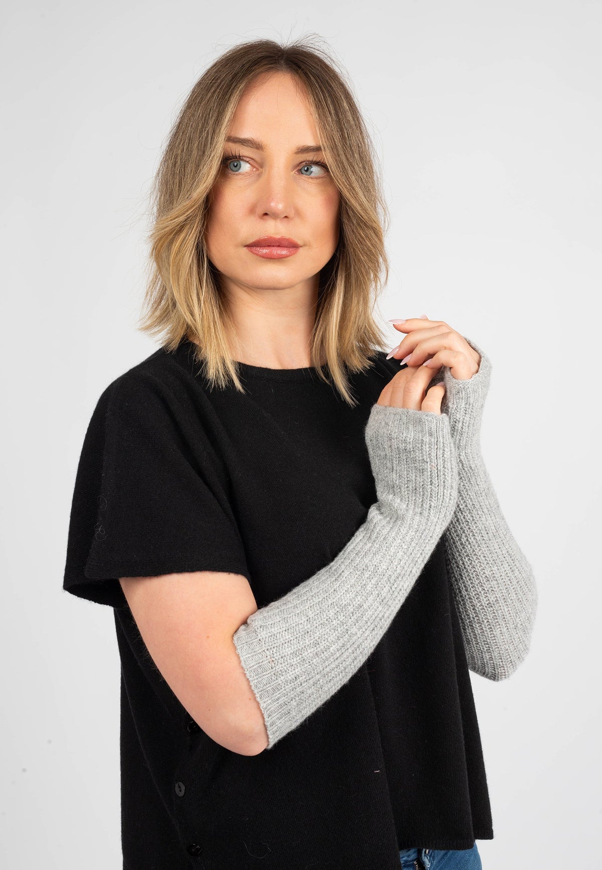 Women's cashmere blend arm warmers, colour Grey, view 3 | Dalle Piane Cashmere