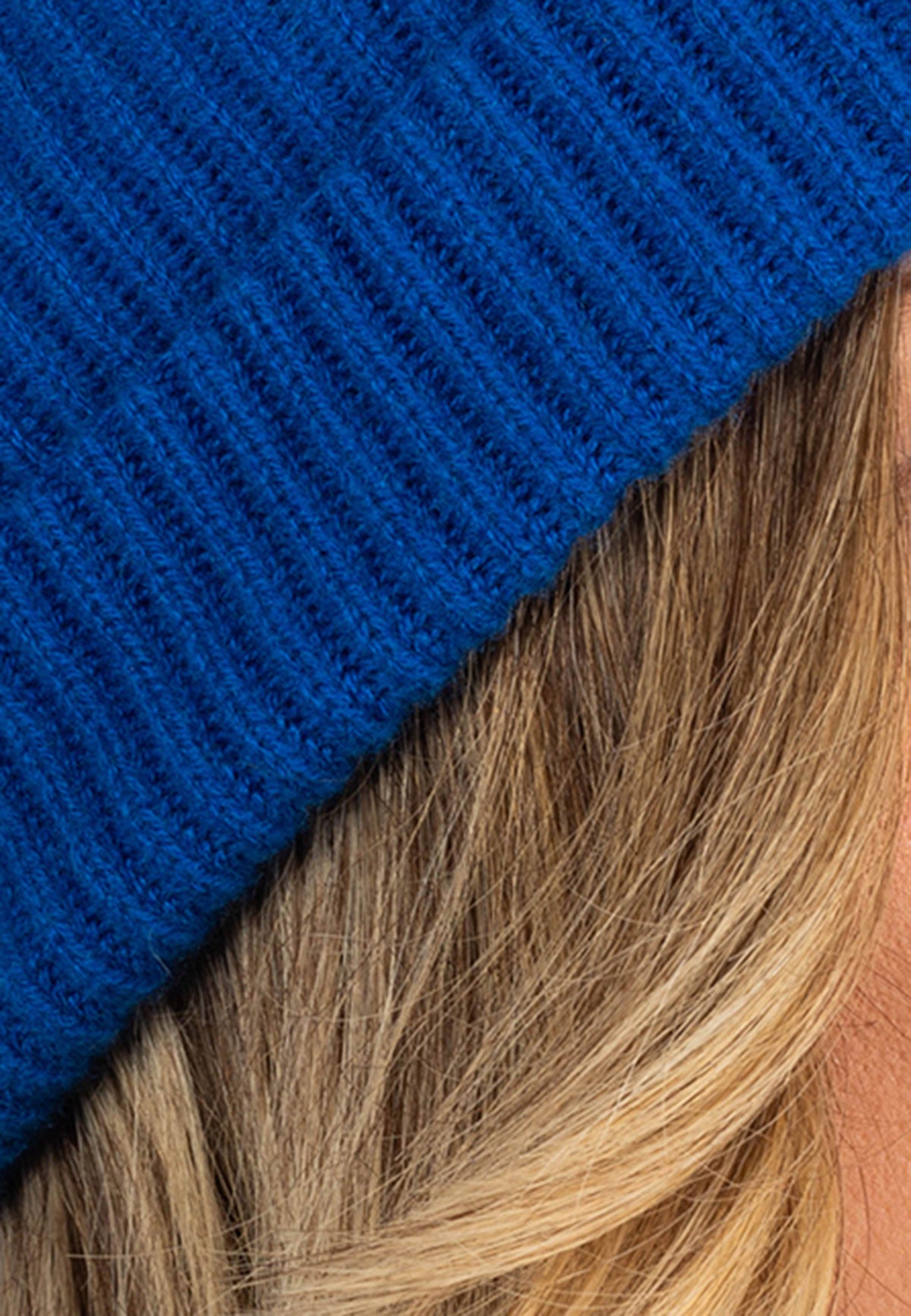 Women's fisherman's rib 100% cashmere beanie, colour Electric Blue, view 3 | Dalle Piane Cashmere