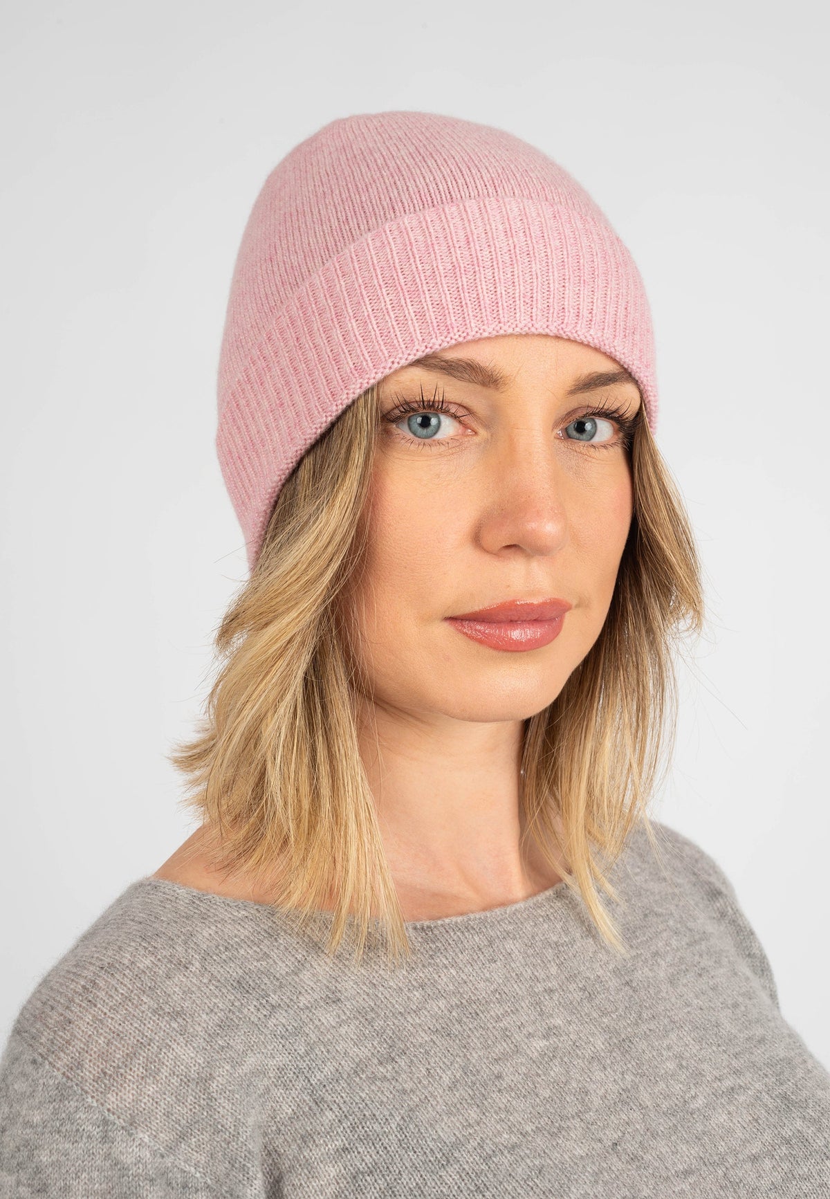 Women's plain-knit 100% cashmere beanie, colour Pink | Dalle Piane Cashmere