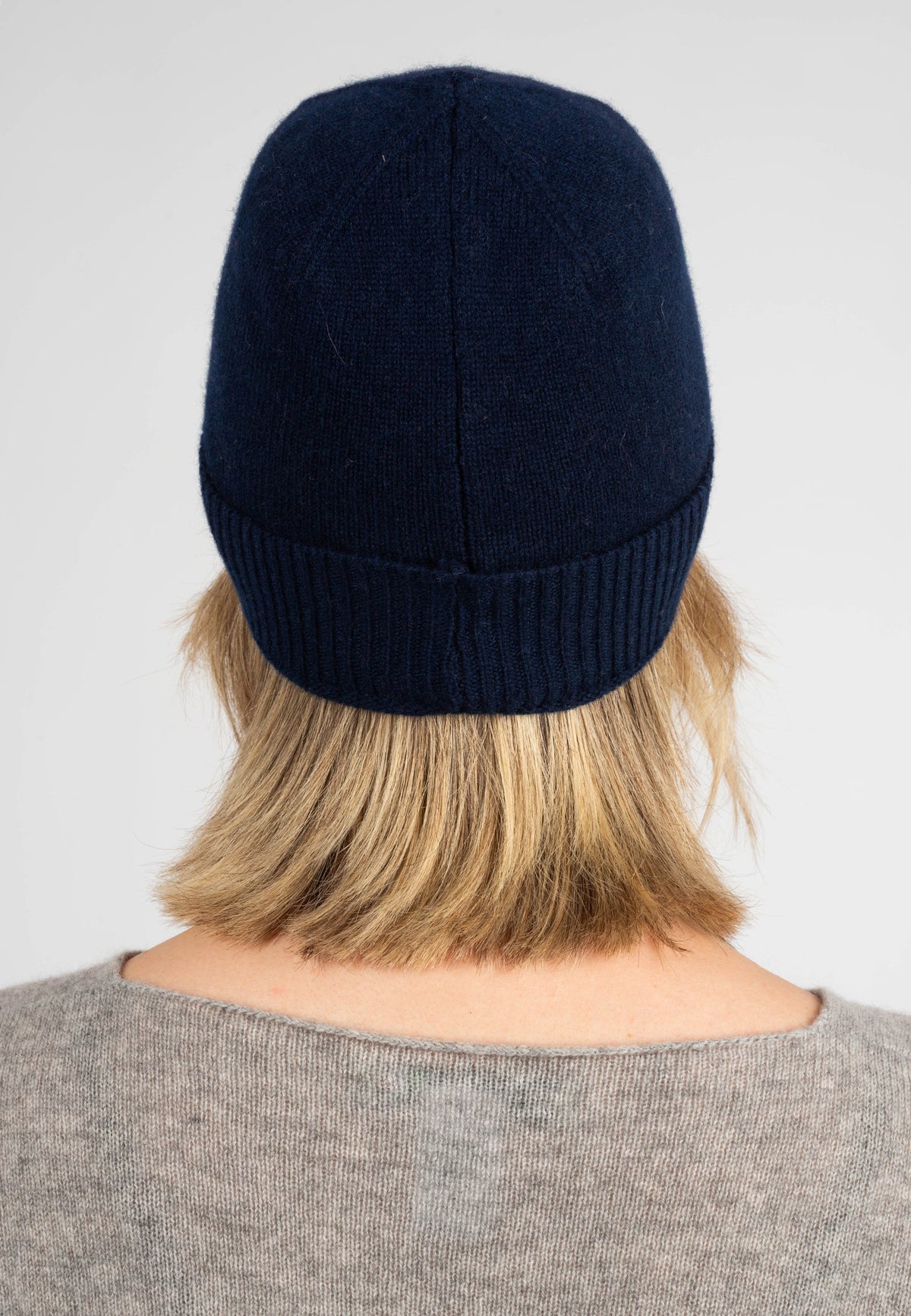 Women's plain-knit 100% cashmere beanie, colour Blue, view 4 | Dalle Piane Cashmere