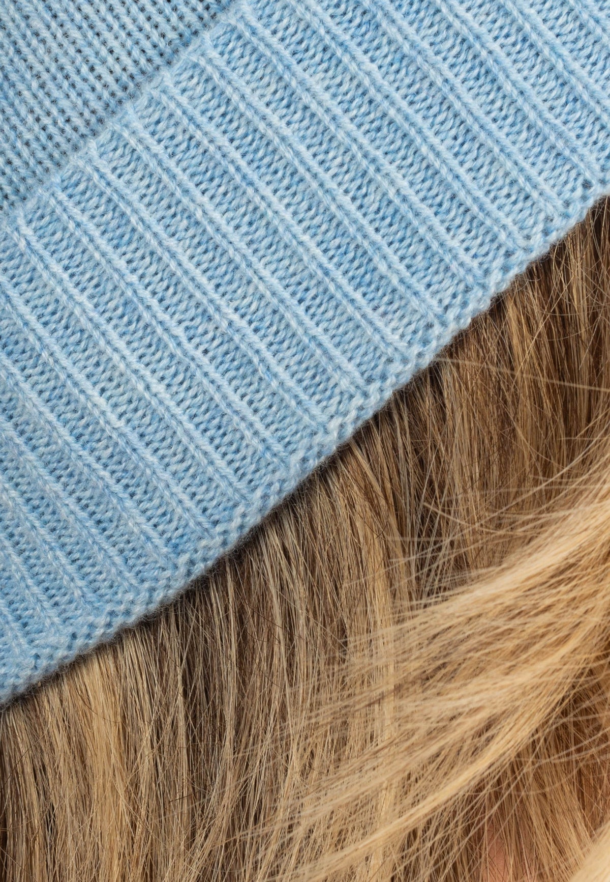 Women's plain-knit 100% cashmere beanie, colour Sky, view 3 | Dalle Piane Cashmere