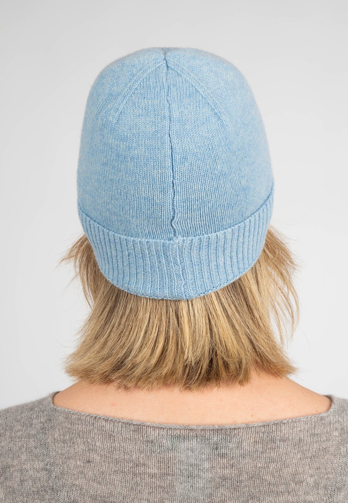 Women's plain-knit 100% cashmere beanie, colour Sky, view 4 | Dalle Piane Cashmere