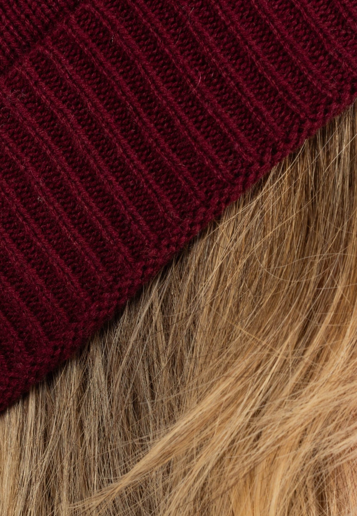 Women's plain-knit 100% cashmere beanie, colour Bordeaux, view 3 | Dalle Piane Cashmere