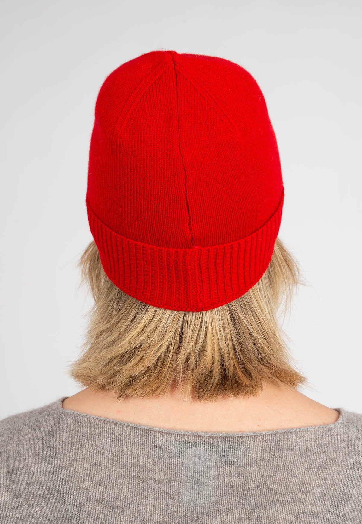 Women's plain-knit 100% cashmere beanie, colour Red, view 4 | Dalle Piane Cashmere