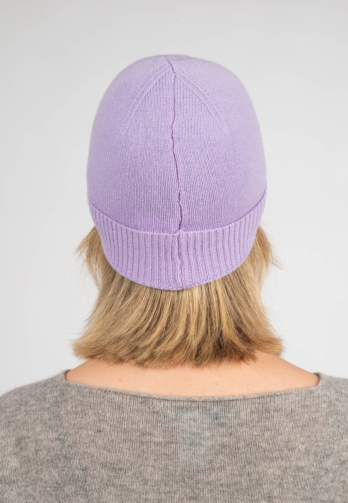 Women's plain-knit 100% cashmere beanie, colour Lilac, view 4 | Dalle Piane Cashmere