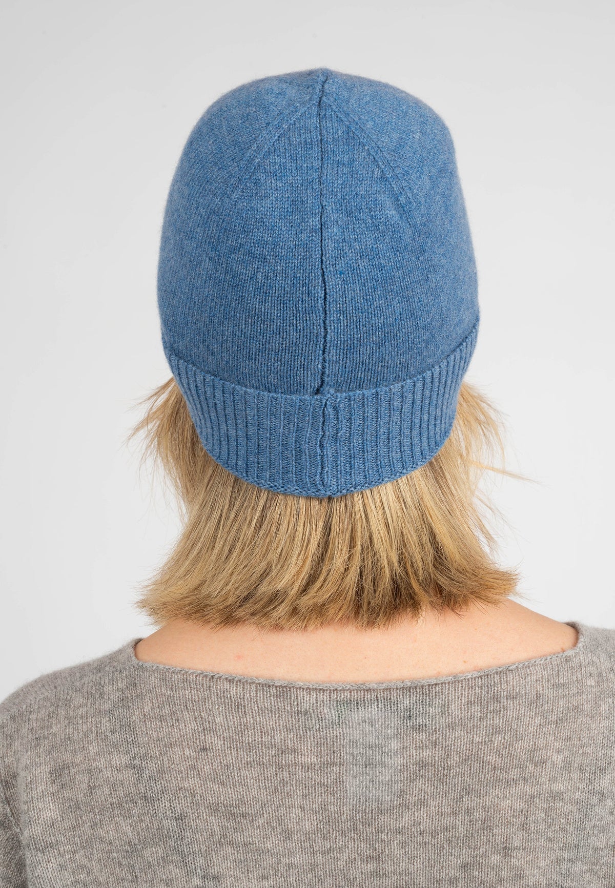 Women's plain-knit 100% cashmere beanie, colour Light Blue, view 4 | Dalle Piane Cashmere