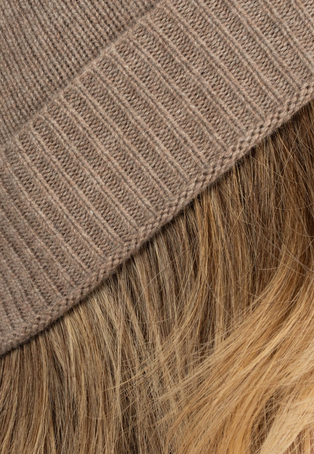 Women's plain-knit 100% cashmere beanie, colour Mink, view 3 | Dalle Piane Cashmere