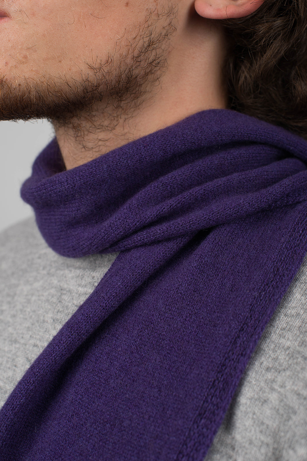 Men's 100% cashmere skinny scarf, colour Purple, view 3 | Dalle Piane Cashmere
