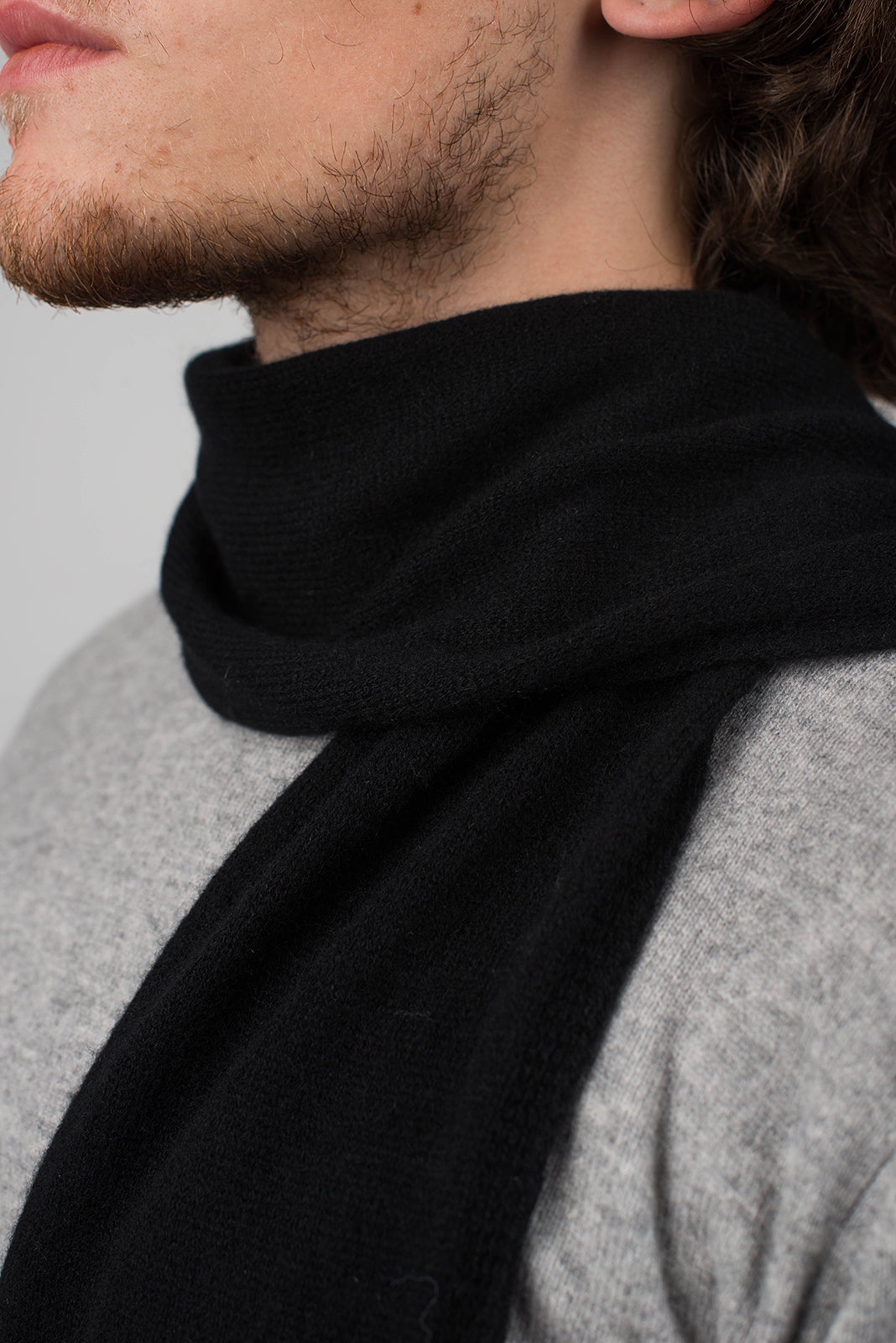 Men's 100% cashmere skinny scarf, colour Black, view 3 | Dalle Piane Cashmere