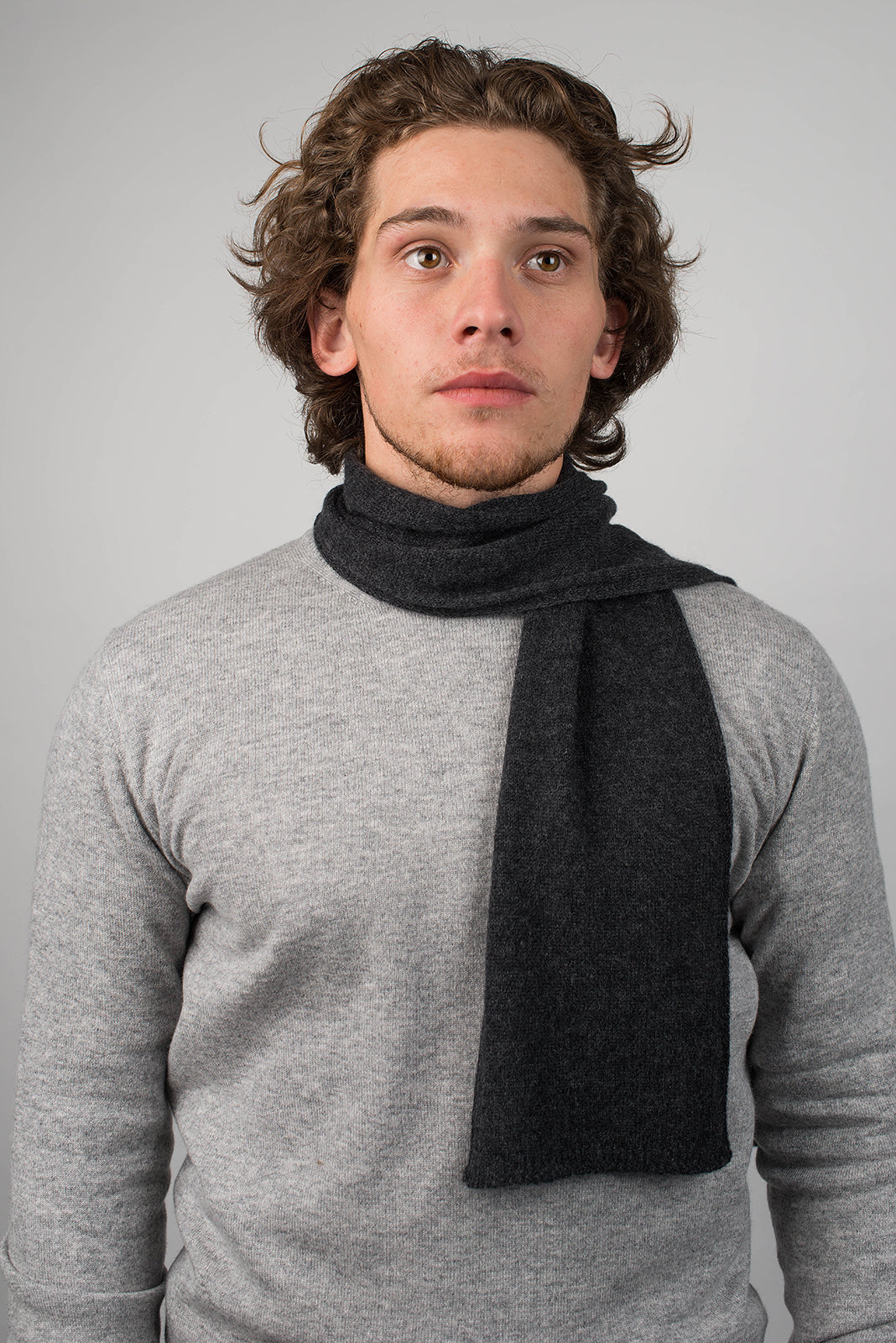 Men's 100% cashmere skinny scarf, colour Anthracite, view 2 | Dalle Piane Cashmere