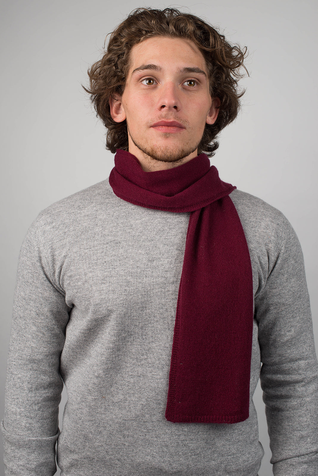 Men's 100% cashmere skinny scarf, colour Bordeaux, view 2 | Dalle Piane Cashmere