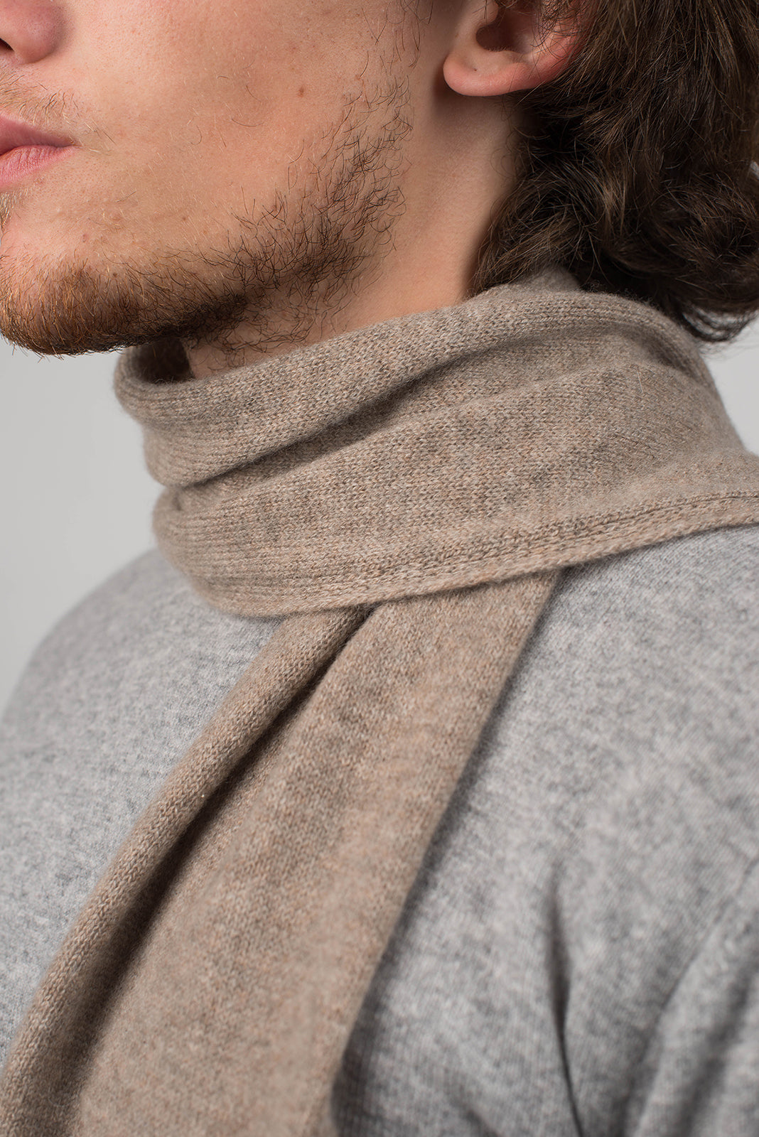 Men's 100% cashmere skinny scarf, colour Mink, view 3 | Dalle Piane Cashmere