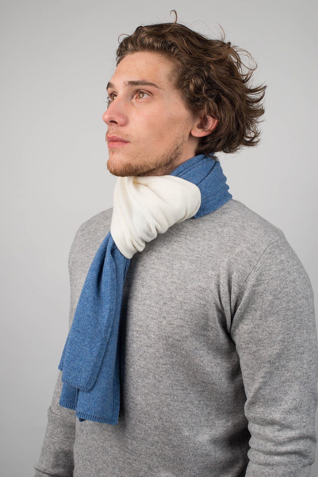 Men's two-tone 100% cashmere scarf, colour Cream-Light Blue, view 3 | Dalle Piane Cashmere